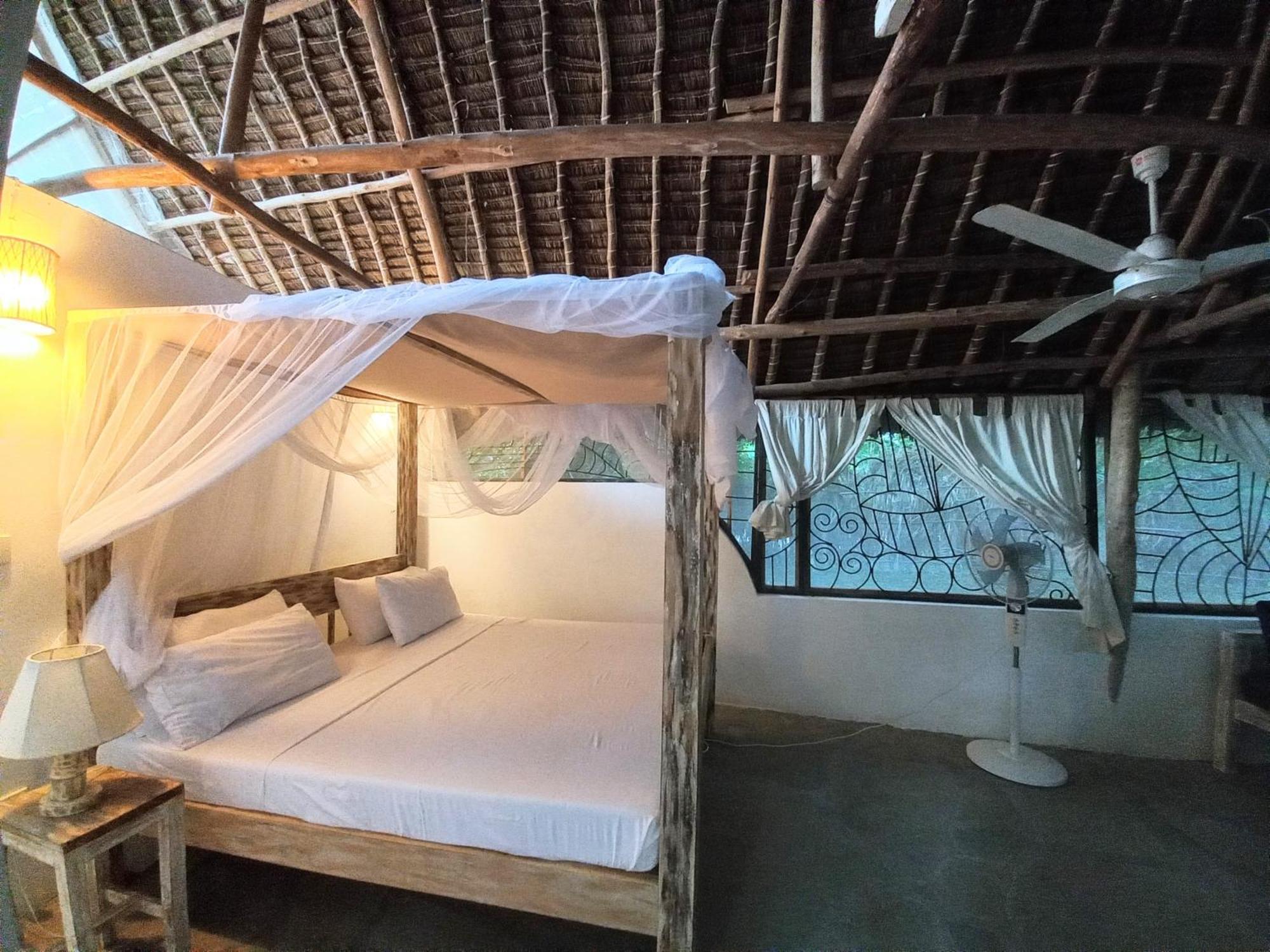 Watamu Beach Cottages B&B Стая снимка